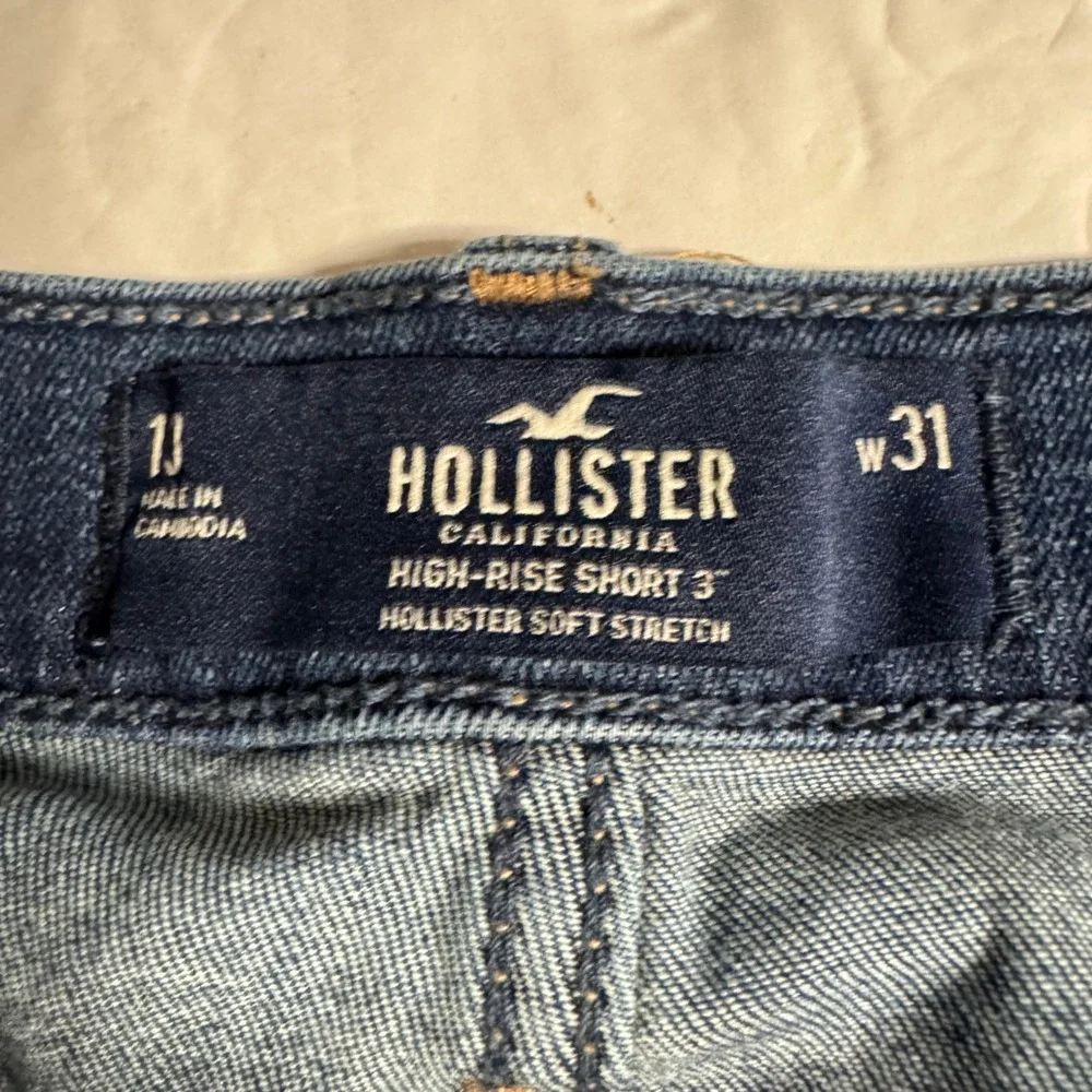 Hollister High-Rise Short Soft Stretch Distressed Denim Cuffed Size 13 W31